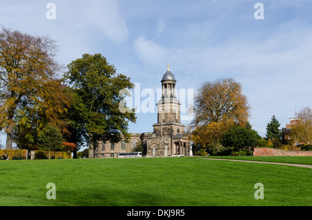 Kirche St. Chad in Shrewsbury von Quarry Park gesehen Stockfoto