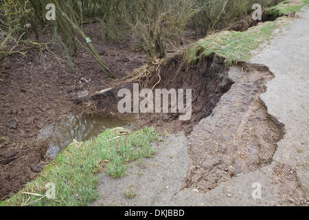 Barton-upon-Humber, North Lincolnshire, UK. 6. Dezember 2013. Schäden durch die Flutwelle, die Ufer des Flusses Humber auf Barton-upon-Humber in North Lincolnshire. 6. Dezember 2013. Bildnachweis: LEE BEEL/Alamy Live-Nachrichten Stockfoto