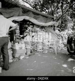 Buchhändler in Chennai Madras in Tamil Nadu in Indien in Südasien. Bücher Magazin Shop Handel wissen lesen Leser Besatzung veröffentlichen Reisen Stockfoto