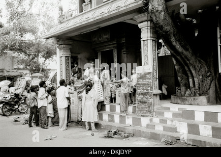 Reisen Fotografie - Hindu Tempel in Chennai Madras in Tamil Nadu in Indien in Südasien. Menschen Street Scene Reportage Dokumentarfilm Fotojournalismus Stockfoto