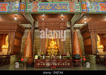 Halle des Kuan Yin, Tempelanlage Kek Lok Si, Penang, Malaysia Stockfoto