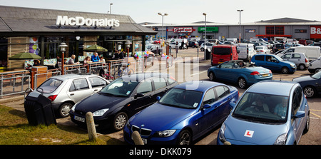 Newhaven Sonntagnachmittag am Fachmarktzentrum Stockfoto