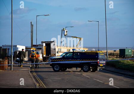 Walcott, Norfolk, Großbritannien. 6. Dezember 2013. Die größte Brandung und Storm seit 1953 die Norfolk Dorf Walcott über Nacht traf und verursacht massive Schäden und Überschwemmungen entlang der Ostküste von England. Bildnachweis: East Anglian Bild Service/Alamy Live-Nachrichten Stockfoto