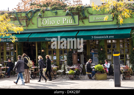 Olio Pizza e Piu Restaurant mit Bürgersteig Restaurants, NYC Stockfoto