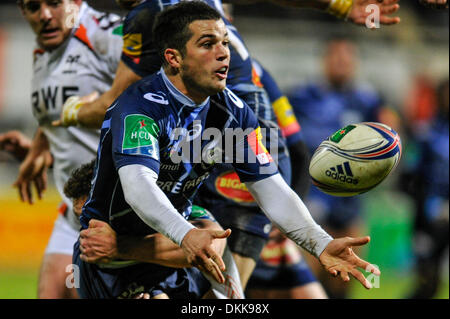 Castres, Frankreich. 6. Dezember 2013. Heineken Cup Rugby. Castres versus Fischadler. Brice Dulin (cas). Castres gewann die enge Match mit einem Score von 15: 9. Bildnachweis: Aktion Plus Sport/Alamy Live-Nachrichten Stockfoto