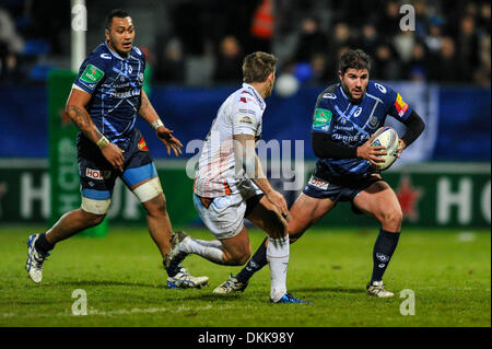 Castres, Frankreich. 6. Dezember 2013. Heineken Cup Rugby. Castres versus Fischadler. Romain Cabannes (cas). Castres gewann die enge Match mit einem Score von 15: 9. Bildnachweis: Aktion Plus Sport/Alamy Live-Nachrichten Stockfoto