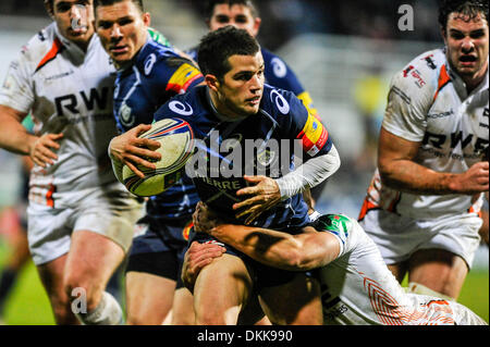 Castres, Frankreich. 6. Dezember 2013. Heineken Cup Rugby. Castres versus Fischadler. Brice Dulin (cas). Castres gewann die enge Match mit einem Score von 15: 9. Bildnachweis: Aktion Plus Sport/Alamy Live-Nachrichten Stockfoto