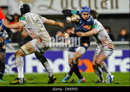 Castres, Frankreich. 6. Dezember 2013. Heineken Cup Rugby. Castres versus Fischadler. Marc Antoine Spötter (cas). Castres gewann die enge Match mit einem Score von 15: 9. Bildnachweis: Aktion Plus Sport/Alamy Live-Nachrichten Stockfoto