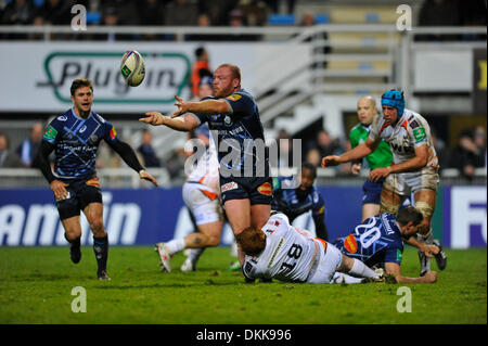 Castres, Frankreich. 6. Dezember 2013. Heineken Cup Rugby. Castres versus Fischadler. Mihaita Lazar (cas). Castres gewann die enge Match mit einem Score von 15: 9. Bildnachweis: Aktion Plus Sport/Alamy Live-Nachrichten Stockfoto