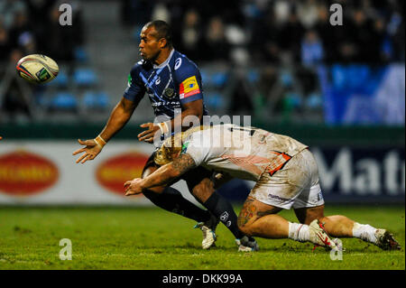 Castres, Frankreich. 6. Dezember 2013. Heineken Cup Rugby. Castres versus Fischadler. Seremaia Bai (cas). Castres gewann die enge Match mit einem Score von 15: 9. Bildnachweis: Aktion Plus Sport/Alamy Live-Nachrichten Stockfoto