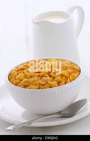 leckere und gesunde Cornflakes, mit frischem Maissamen gemacht. Stockfoto