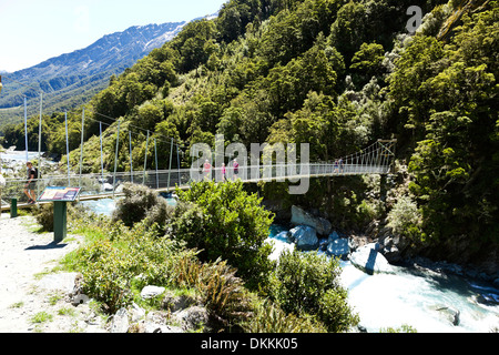 Eine Drehbrücke auf dem dröhnenden Weg zu Rob Roy Gletscher Stockfoto