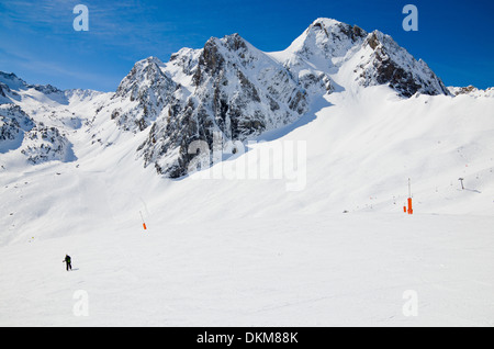 Ski-Abfahrten in den Winter-Pyrenäen Stockfoto