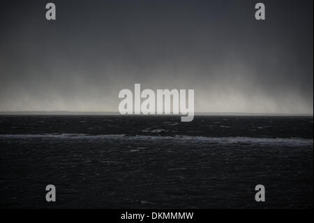 Hallig Langeness, Deutschland. 6. Dezember 2013. Der Nordsee auf der Insel von Hallig Langeness, Deutschland, 6. Dezember 2013. Sturmtief Xaver hat durch Deutschland zog, aber es hat nicht schon schwere Schäden oder Todesfälle vor dem Sturm. Foto: MAJA HITIJ/Dpa/Alamy Live News Stockfoto