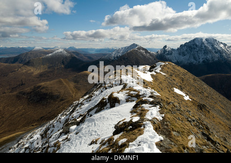 Der Gipfel Grat des Marsco in den Red Cuillin Hills, Isle Of Skye. Hochlandregion, Schottland, UK. Der Gipfel des Blaven auf der rechten Seite. Stockfoto