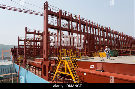 Besuchen Sie am Fließband von den 20 Triple-E 18.200 TEU große Containerschiffe bei Daewoo (DSME)-Werft in Südkorea. Stockfoto