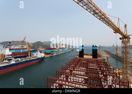 Besuchen Sie am Fließband von den 20 Triple-E 18.200 TEU große Containerschiffe bei Daewoo (DSME)-Werft in Südkorea. Stockfoto