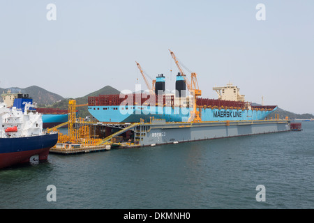 Besuchen Sie am Fließband von den 20 Triple-E 18.200 TEU große Containerschiffe bei Daewoo (DSME)-Werft in Südkorea. Stockfoto