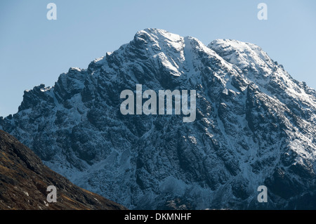 Bla Bheinn (Blaven) von den Hängen des Marsco in Red Cuillin Hills, Isle Of Skye. Hochlandregion, Schottland, UK. Stockfoto