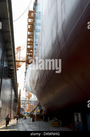 Besuchen Sie am Fließband von den 20 Triple-E 18.200 TEU große Containerschiffe bei Daewoo (DSME)-Werft in Südkorea. Stockfoto