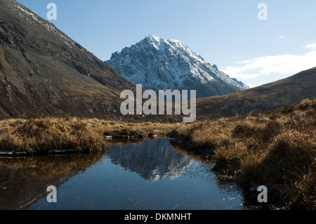 Bla Bheinn (Blaven) von den Hängen des Marsco in Red Cuillin Hills, Isle Of Skye. Hochlandregion, Schottland, UK. Stockfoto