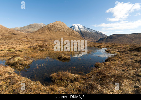 Garbh Bheinn und Bla Bheinn (Blaven) aus der Dubha Lochans in Glen Sligachan, Isle Of Skye Highland Region, Schottland, Großbritannien. Stockfoto