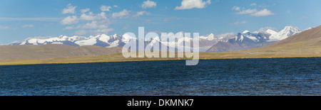 Panorama Bergsee im TIen-Shan-Gebirge Stockfoto