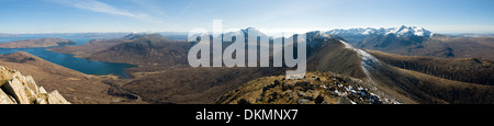 Loch Ainort, Blaven und die Cuillin Berge von Bheinn Dearg Mhór in Red Cuillin Hills, Isle Of Skye, Schottland, Großbritannien Stockfoto