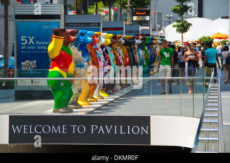 Eva Herlitz The United Buddy Bears in Pavillion Einkaufszentrum in Kuala Lumpur, Malaysia für Kinder gemeinnützige Organisationen Fundraising. Stockfoto