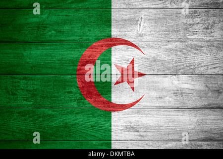 Flagge von Algerien oder algerischen Banner auf hölzernen Hintergrund Stockfoto