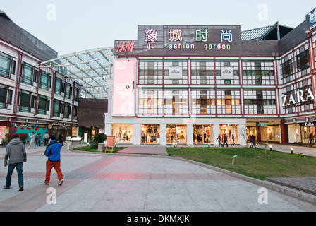 Yu-Garten Mode Shopping Mall in Yuyuan Tourist Mart in der Nähe von Yu-Garten, Altstadt, Huangpu District, Shanghai, China Stockfoto