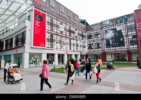 Yu-Garten Mode Shopping Mall in Yuyuan Tourist Mart in der Nähe von Yu-Garten, Altstadt, Huangpu District, Shanghai, China Stockfoto