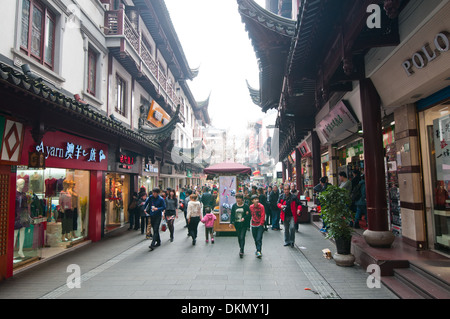 Yuyuan Tourist Mart in der Nähe von Yu-Garten, Altstadt, Huangpu District, Shanghai, China Stockfoto