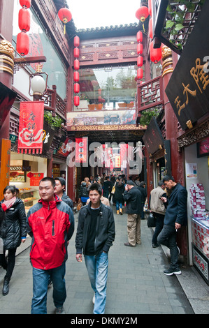 Yuyuan Tourist Mart in der Nähe von Yu-Garten, Altstadt, Huangpu District, Shanghai, China Stockfoto