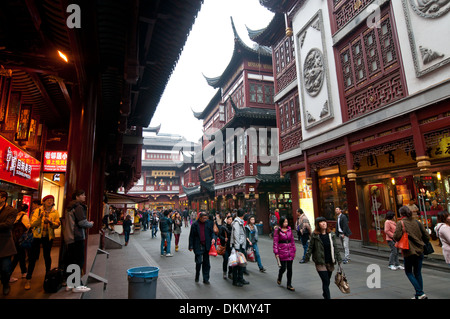 Yuyuan Tourist Mart in der Nähe von Yu-Garten, Altstadt, Huangpu District, Shanghai, China Stockfoto