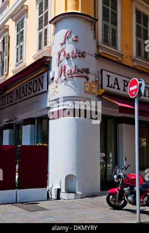 Ecke von La Petite Maison Restaurant, Nizza, Côte d'Azur, Frankreich Stockfoto