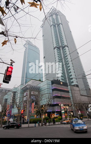 CITIC Square Shopping Mall und Plaza 66 Komplex auf West Nanjing Road - berühmte Einkaufsstraße, Shanghai Stockfoto