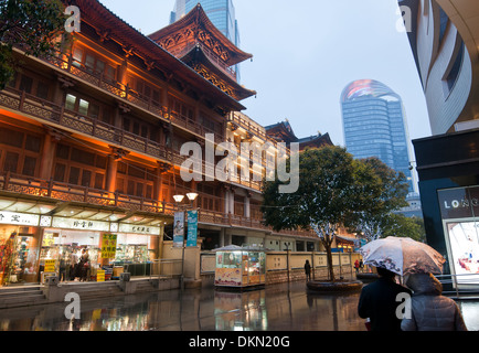 Buddhistische Jing-Tempel (Tempel des Friedens und der Ruhe) auf West Nanjing Road in Shanghai, China Stockfoto