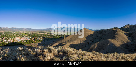 Panaroma-Blick der Sawatch Range, Rocky Mountains, den Arkansas River Valley und historischen Salida, Colorado, USA Stockfoto
