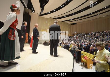 Solna, Stockholm, Schweden. 7. Dezember 2013.  Aus der Nobelpreis-Ankündigung:.'' 2013-Nobelpreis ehrt drei Wissenschaftler, die das Geheimnis, wie die Zelle seine Transportsystem organisiert gelöst haben. Jede Zelle ist eine Fabrik, die produziert und exportiert Moleküle. Zum Beispiel Insulin produziert und ins Blut abgegeben und Signalmoleküle, die Neurotransmitter genannt werden von einer Nervenzelle zur anderen geschickt. Diese Moleküle werden um die Zelle in kleinen Paketen namens Vesikel transportiert. Bildnachweis: ZUMA Press, Inc./Alamy Live-Nachrichten Stockfoto