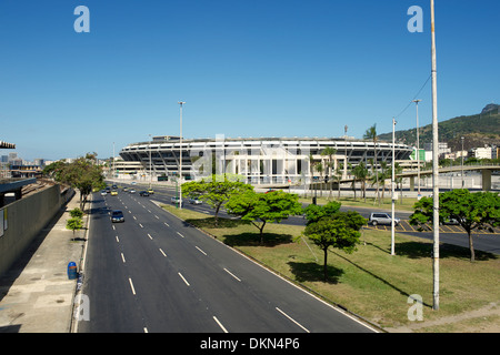 Maracana Fußball Fußball Stadion blauen Himmel und leere Straße in Rio De Janeiro Brasilien Stockfoto