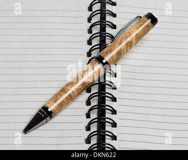 Spiralbindung, Notizbuch oder Journal und einen Stift Stockfoto