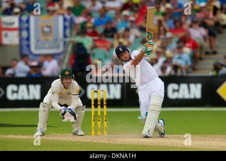 Adelaide, Südaustralien. 8. Dezember 2013.  IAN BELL - Aktion vom 2. Asche Test Match spielte in Adelaide Oval. Bildnachweis: Europäische Sportnachrichten fotografische Agentur/Alamy Live Stockfoto