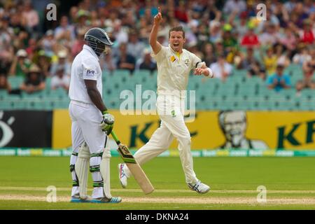 Adelaide, Südaustralien. 8. Dezember 2013.  PETER SIDDLE - Aktion vom 2. Asche Test Match spielte in Adelaide Oval. Bildnachweis: Europäische Sportnachrichten fotografische Agentur/Alamy Live Stockfoto