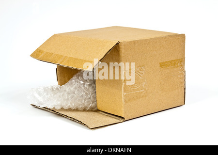 Schachteln aus Wellpappe hergestellt von Recyclingpapier für die Verpackung von verschiedenen Artikeln bestimmt Stockfoto