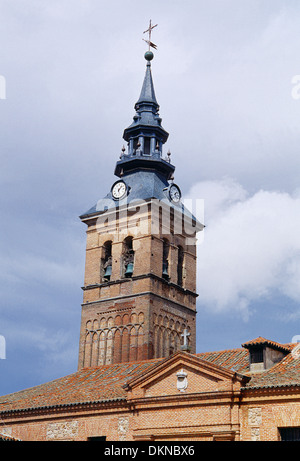 Im Mudéjar-Stil Turm von Nuestra Señora De La Asunción Kirche. Navalcarnero, Provinz Madrid, Spanien. Stockfoto