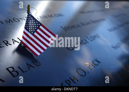 Inschrift am September 11 Memorial, New York City, USA Stockfoto