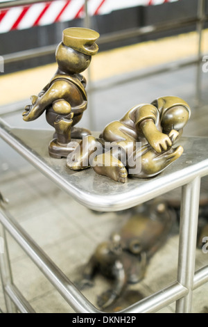 Tom Otterness Leben u Bronze Statuen in den 14. und 8th Street u-Bahnstationen. Stockfoto