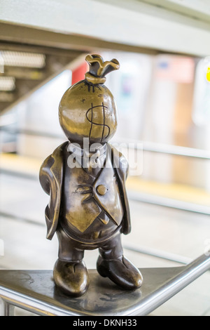 Tom Otterness Leben u Bronze Statuen in den 14. und 8th Street u-Bahnstationen. Stockfoto