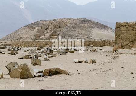 Caral (2600 v. Chr. und 2000 v. Chr.) Die älteste Stadt Amerikas. Überh Tal. Peru. Unesco Welterbe. Stockfoto